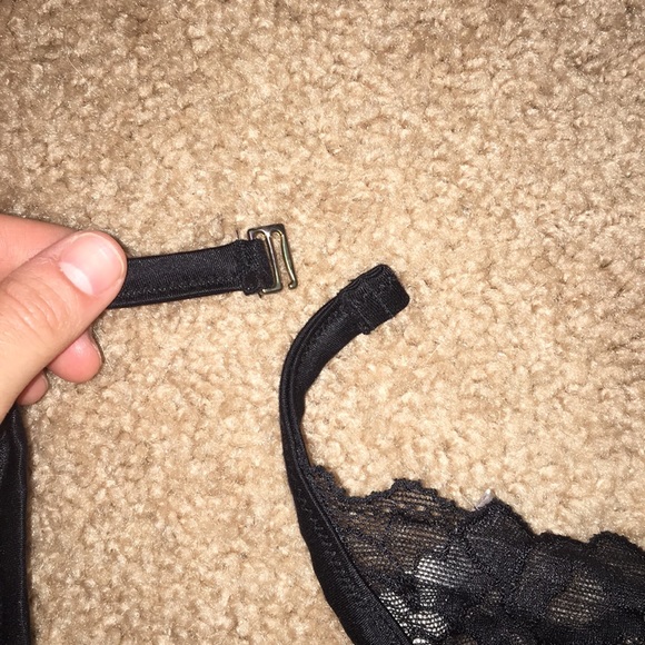 Victoria’s Secret Black garter belt M - Picture 2 of 2